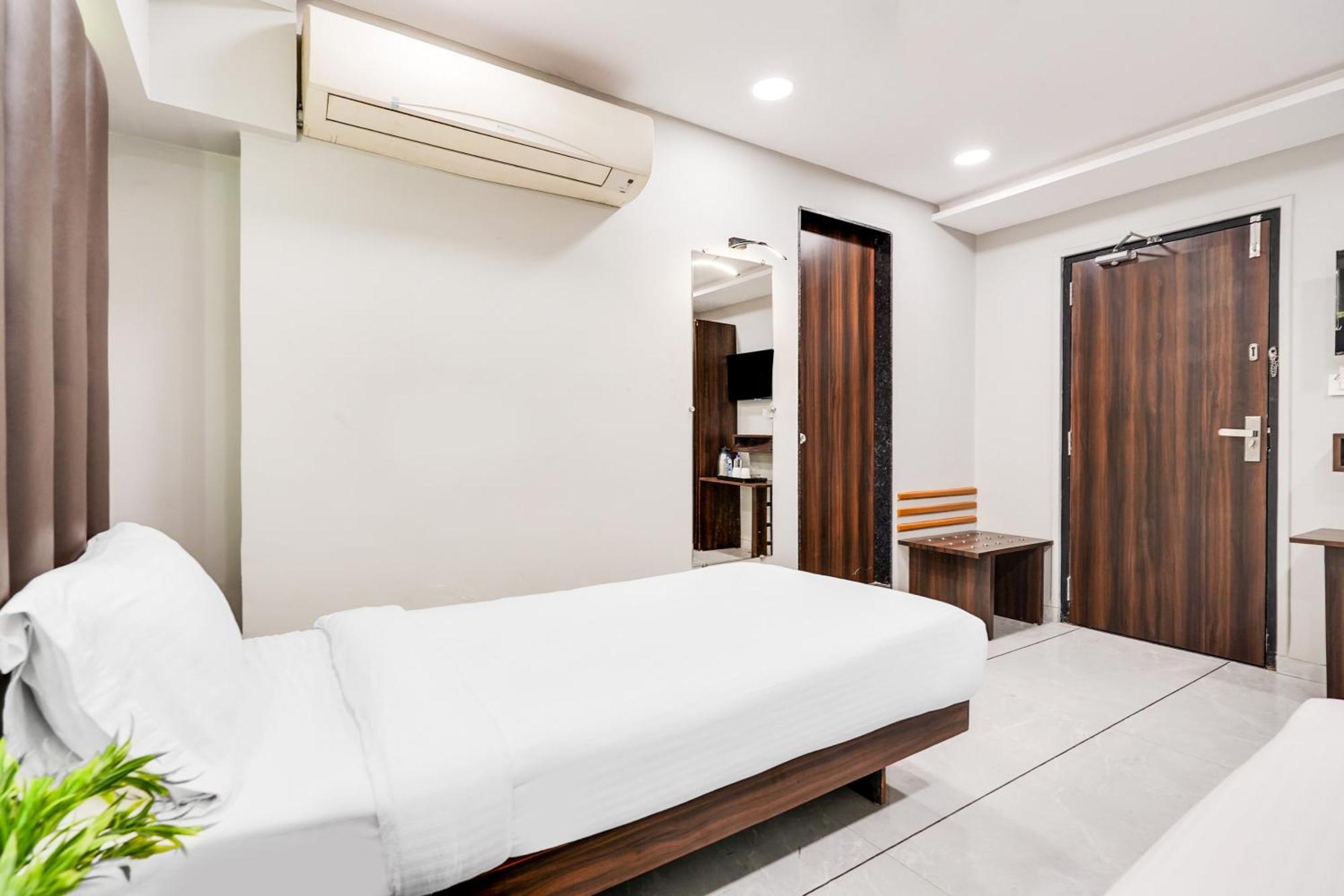 Отель Palette Country Club Сурат Экстерьер фото