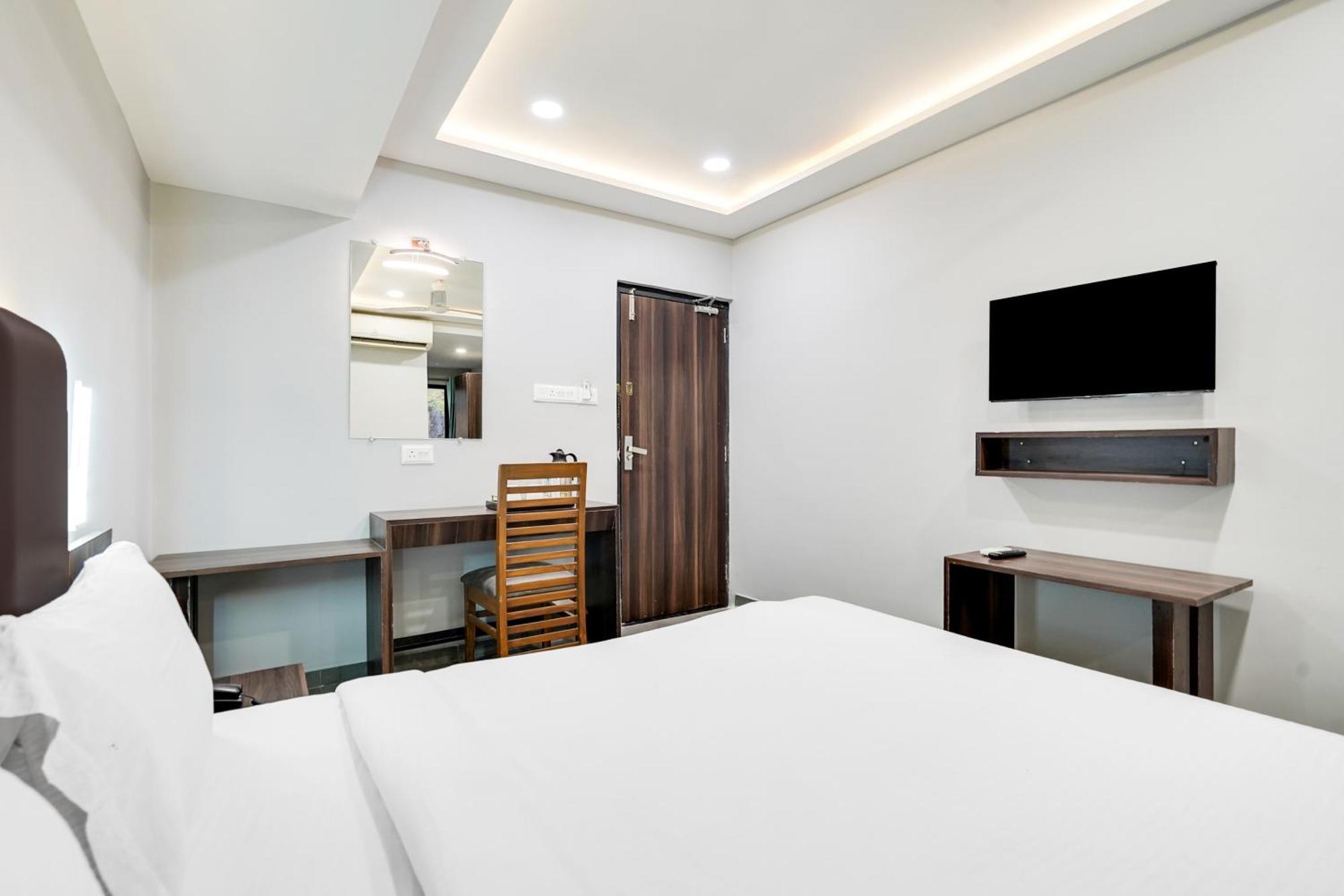 Отель Palette Country Club Сурат Экстерьер фото